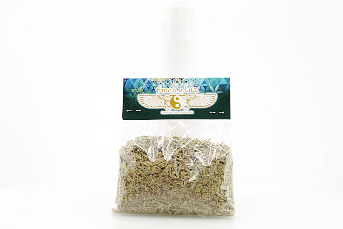 O alecrim é uma erva aromática com propriedades medicinais e espirituais. É usado em banhos