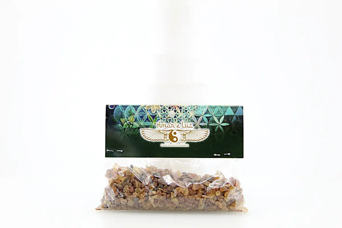 A mirra em grão é uma resina perfumada de origem oriental que tem utilidade espiritual.