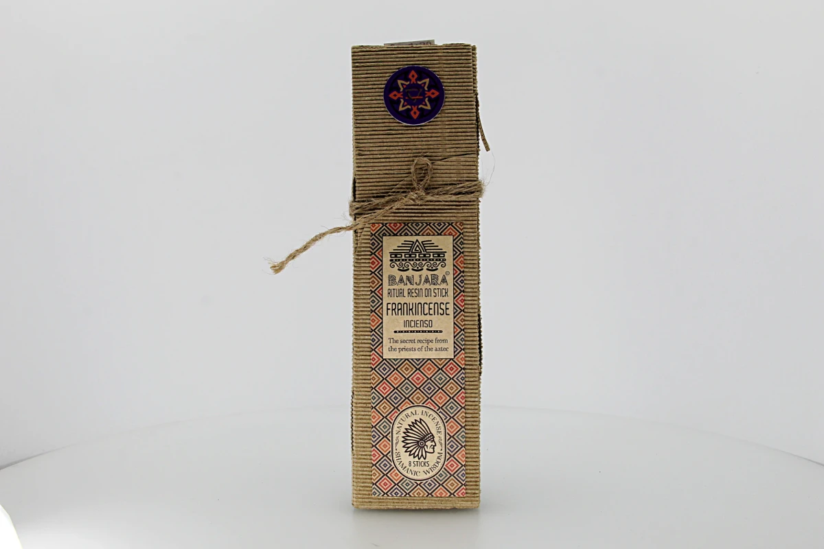 O incenso Banjara é originário da Índia e produzido artesanalmente por artesãos da comunidade tribal Banjara