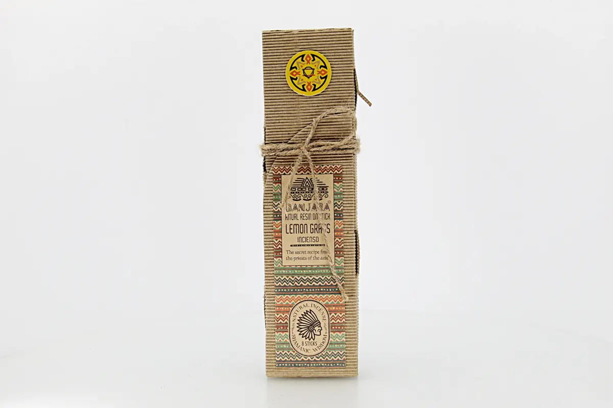 O incenso Banjara é originário da Índia e produzido artesanalmente por artesãos da comunidade tribal Banjara