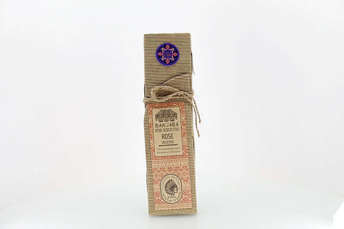 O incenso Banjara é originário da Índia e produzido artesanalmente por artesãos da comunidade tribal Banjara