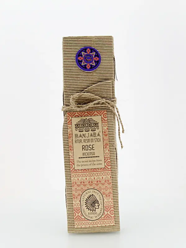 O incenso Banjara é originário da Índia e produzido artesanalmente por artesãos da comunidade tribal Banjara