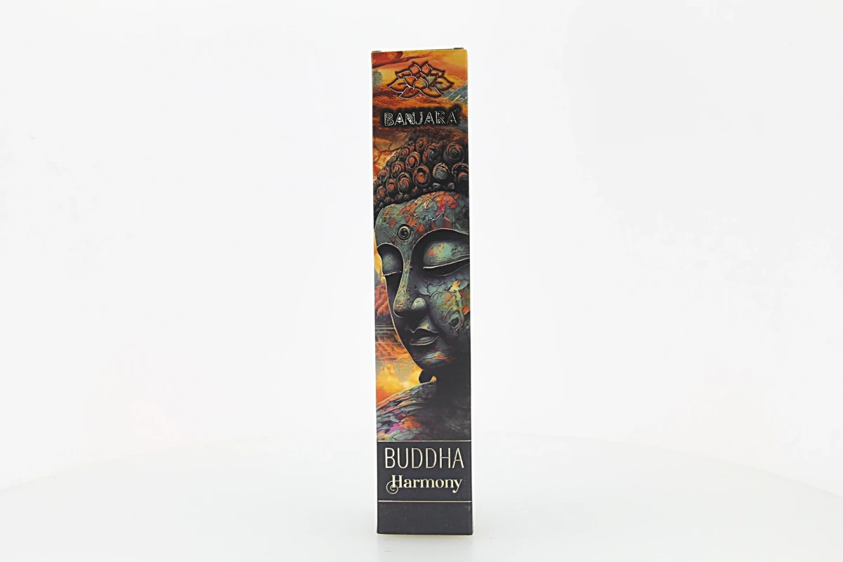 O incenso Banjara Buda é originário da Índia e produzido artesanalmente por artesãos da comunidade tribal Banjara
