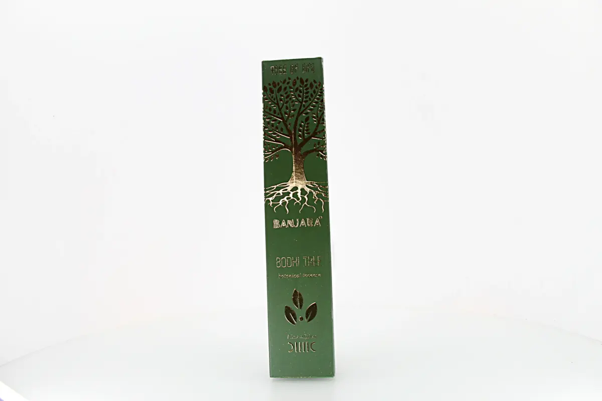 O incenso Banjara Tree of Life Baobab é originário da Índia e produzido artesanalmente por artesãos da comunidade tribal Banjara
