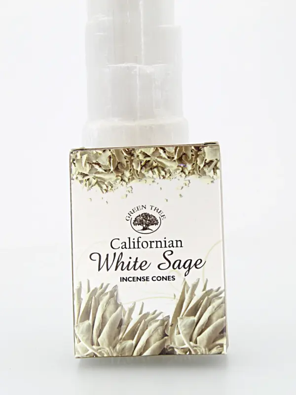 O incenso Green Tree Califórnia Sálvia Branca em cones é originário da Índia e produzido com ingredientes 100% naturais.
