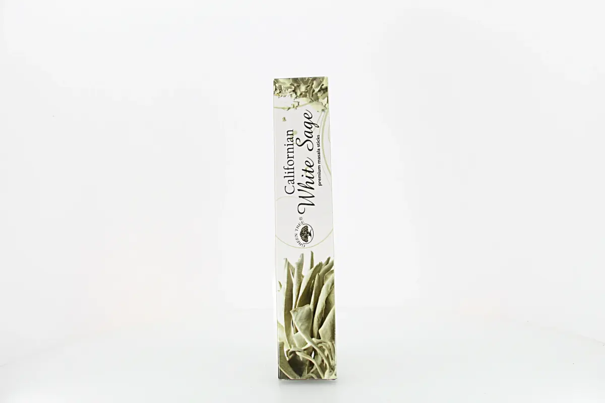 O incenso Green Tree Califórnia Sálvia Branca é originário da Índia e produzido com ingredientes 100% naturais. Enrolado à mão