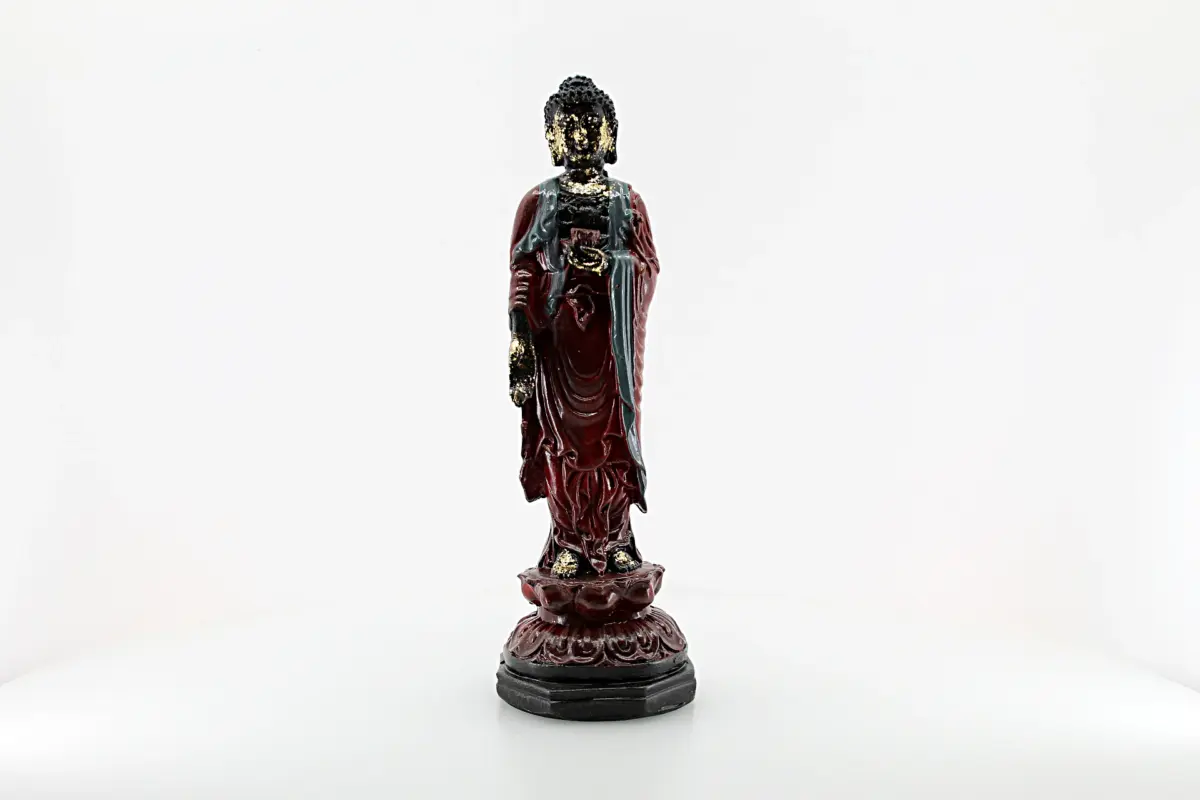 A estátua de Buda traz paz e serenidade a qualquer espaço. Simboliza sabedoria