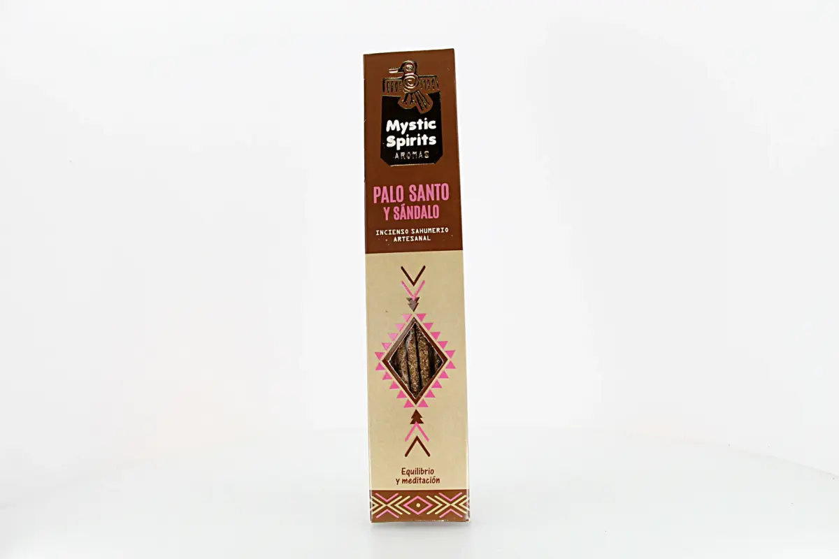 O incenso Mystic Spirits Pau Santo & Sândalo combina madeiras sagradas com a serenidade do sândalo.