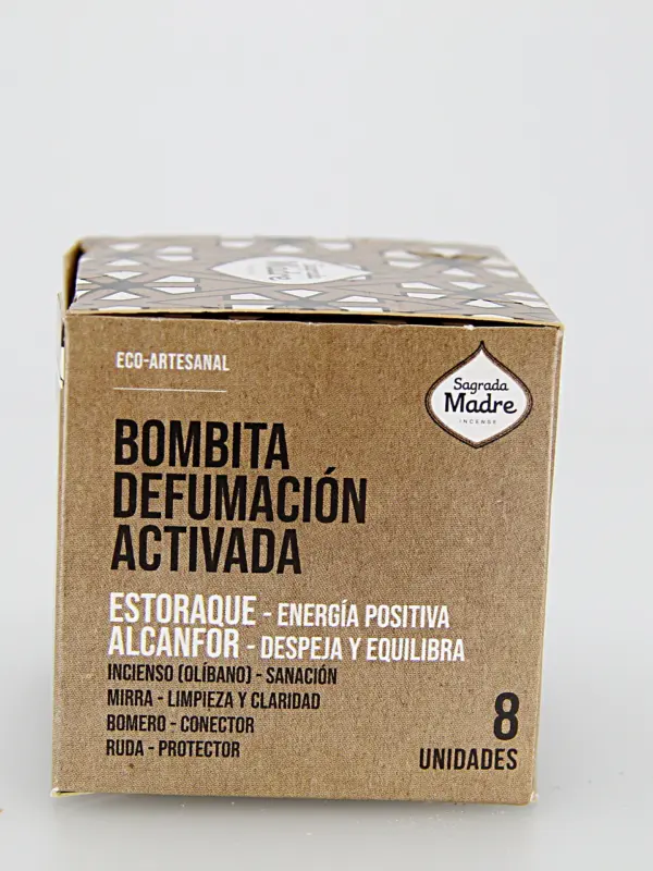 através da libertação de fumo intenso que ajuda a purificar