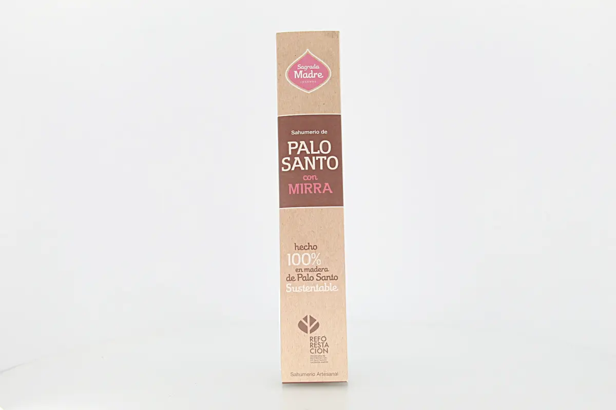 O incenso Madre Terra Pau Santo & Mirra possui um aroma envolvente e natural