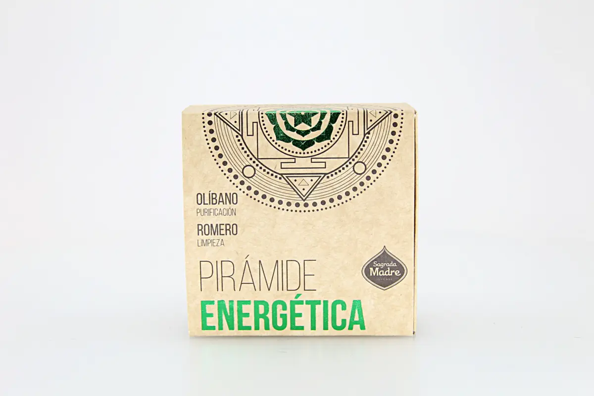 A Pirâmide Energética Olíbano & Alecrim é um incenso artesanal