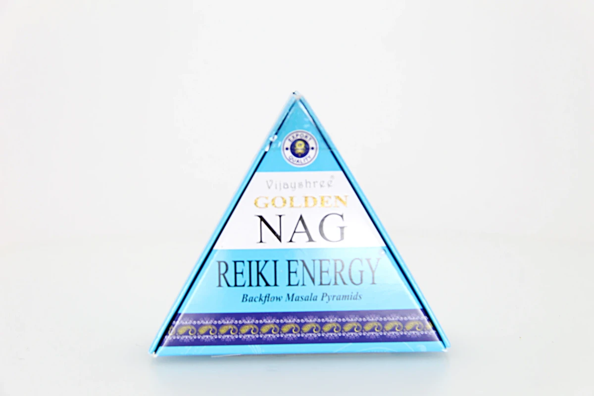 O incenso Golden Reiki Energy em pirâmides backflow é elaborado com ingredientes naturais