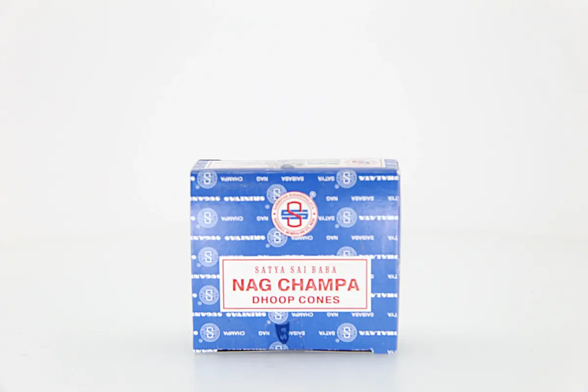 O incenso Nag Champa Azul em cones é elaborado com base em madeiras sagradas