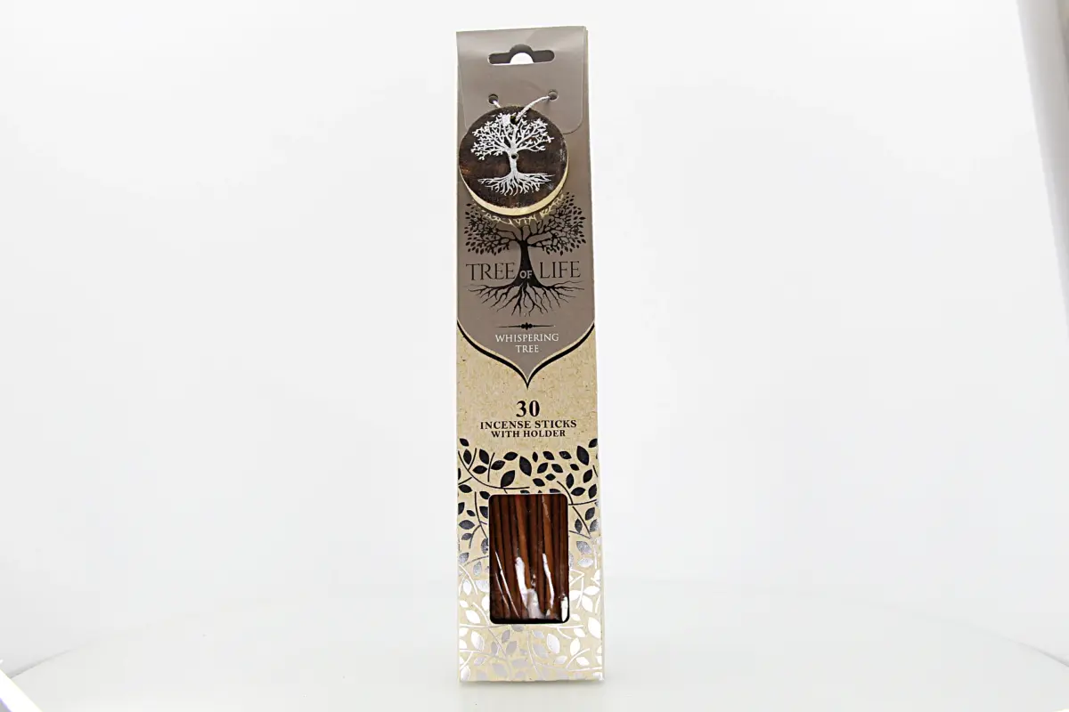 Feito com base de madeiras sagradas e varetas de bambu