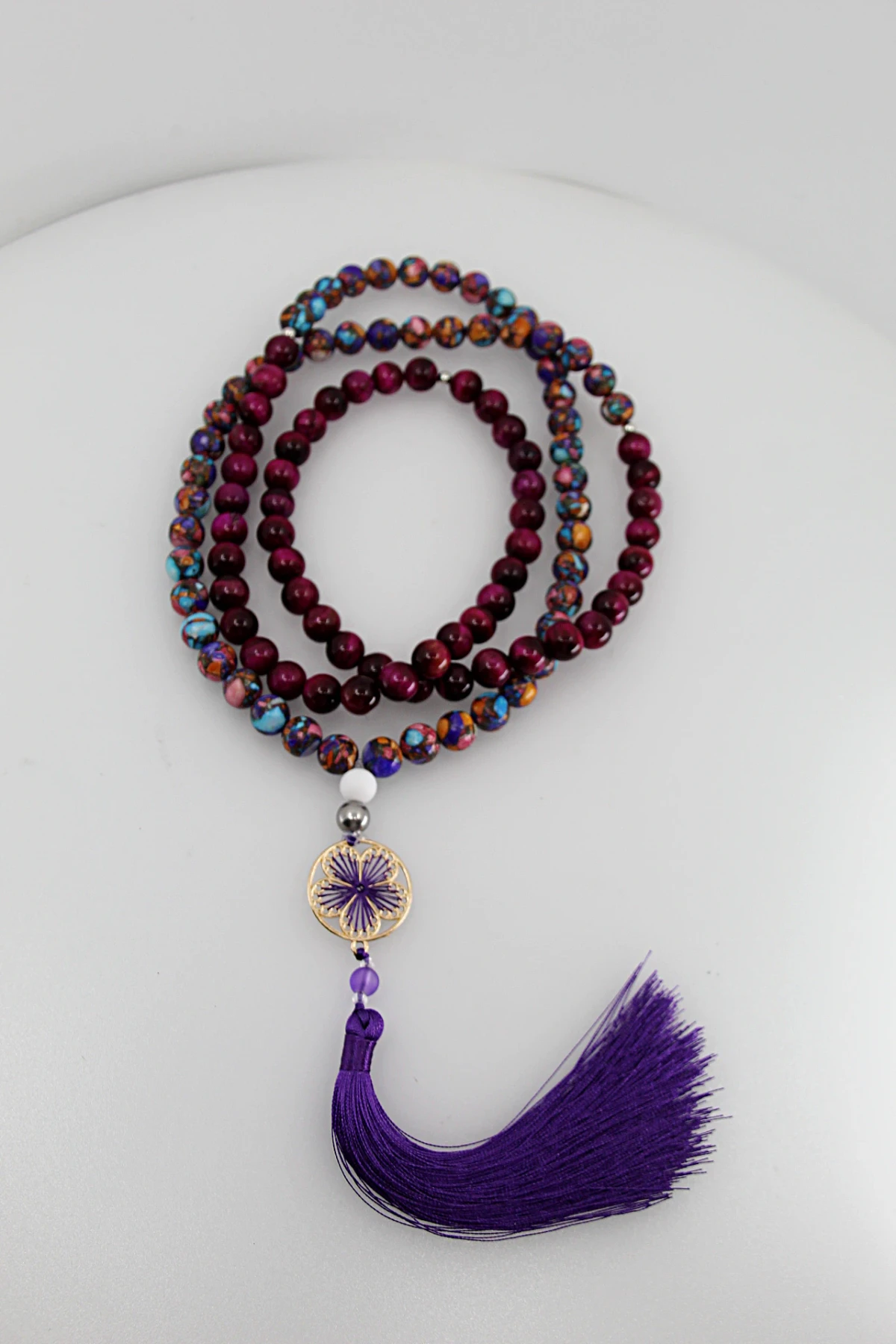 Um japamala é um cordão de contas utilizado na meditação