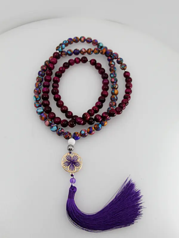 Um japamala é um cordão de contas utilizado na meditação
