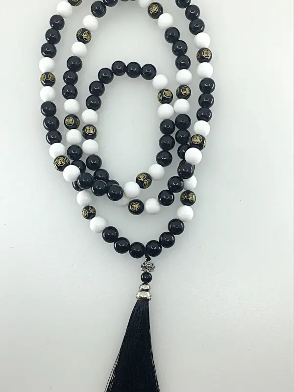 Um japamala é um cordão de contas utilizado na meditação