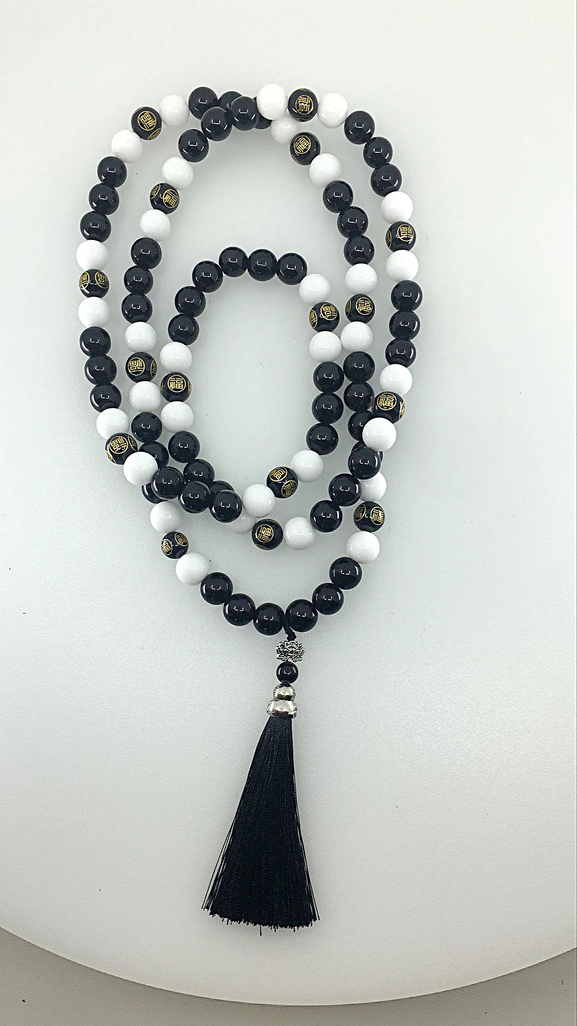 Um japamala é um cordão de contas utilizado na meditação