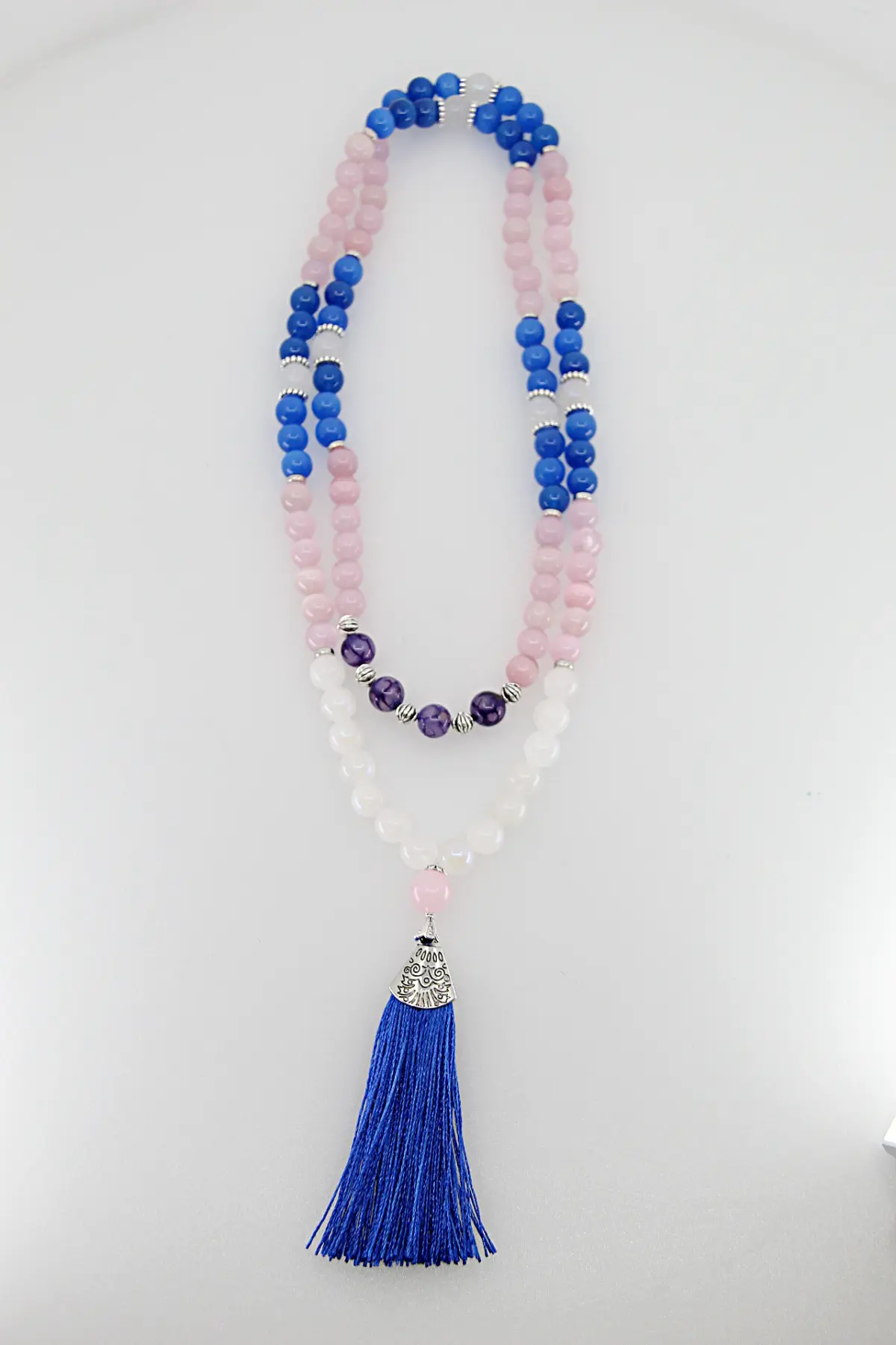 Um japamala é um cordão de contas utilizado na meditação
