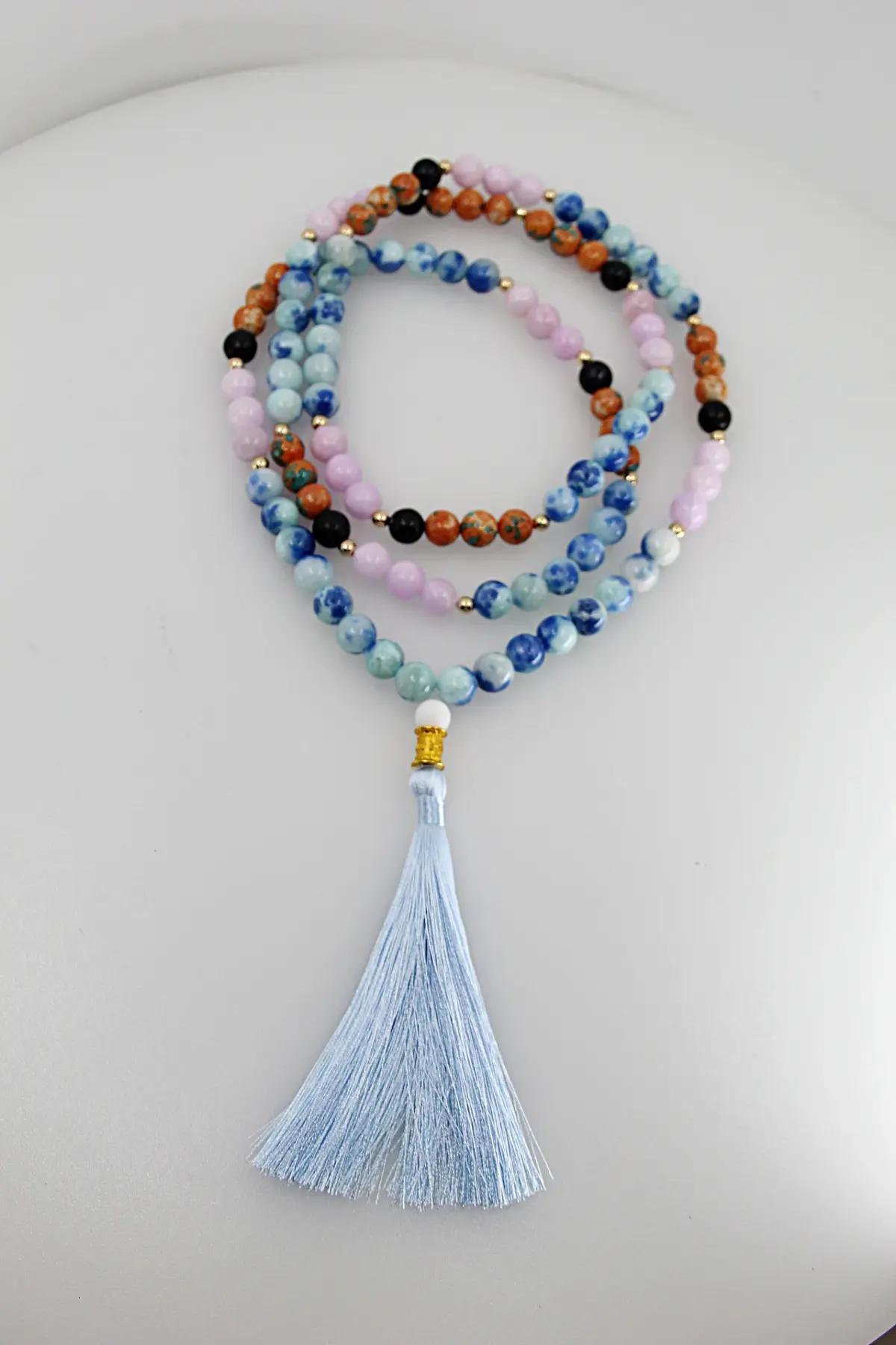Um japamala é um cordão de contas utilizado na meditação