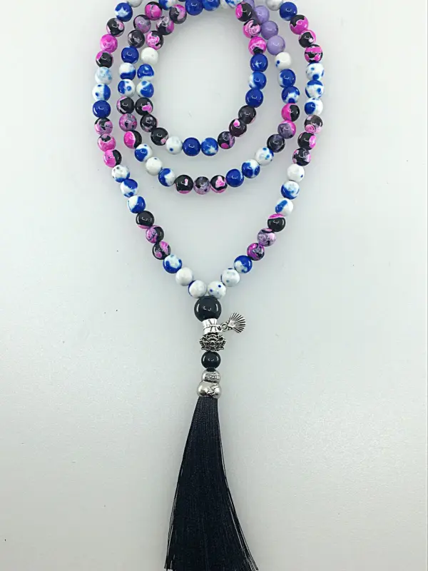 Um japamala é um cordão de contas utilizado no canto de Mantras