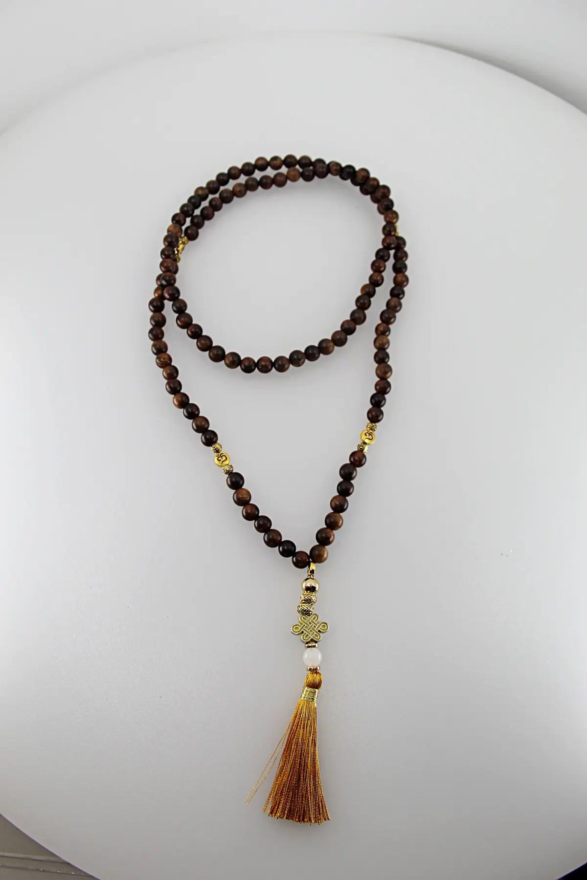 Um japamala é um cordão de contas utilizado na meditação