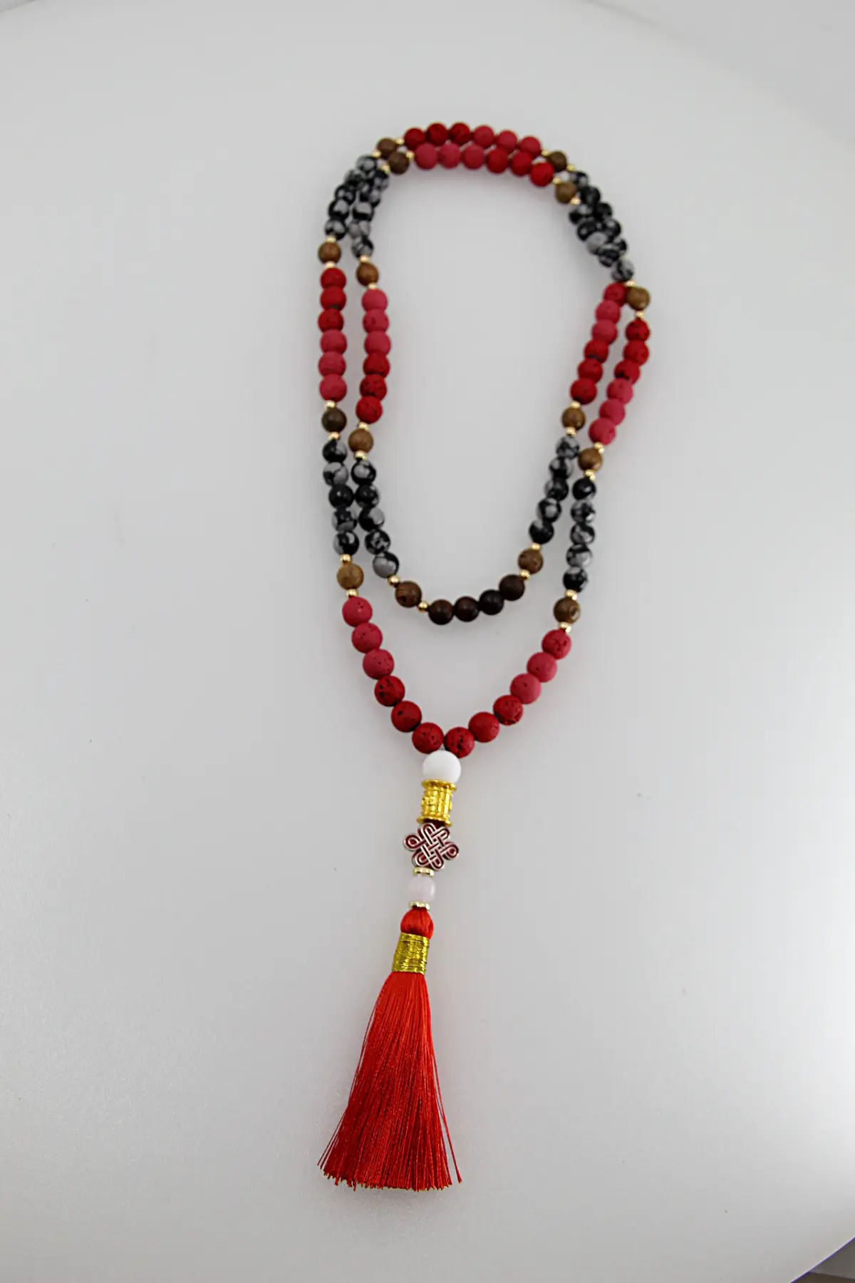 Um japamala é um cordão de contas utilizado na meditação