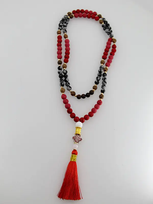 Um japamala é um cordão de contas utilizado na meditação