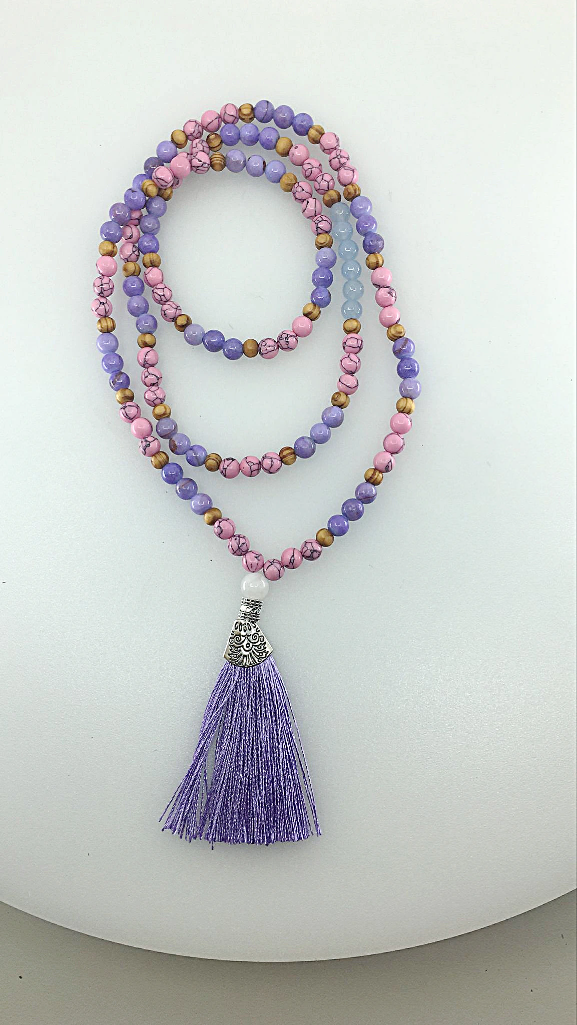 Um japamala é um cordão de contas utilizado no canto de Mantras