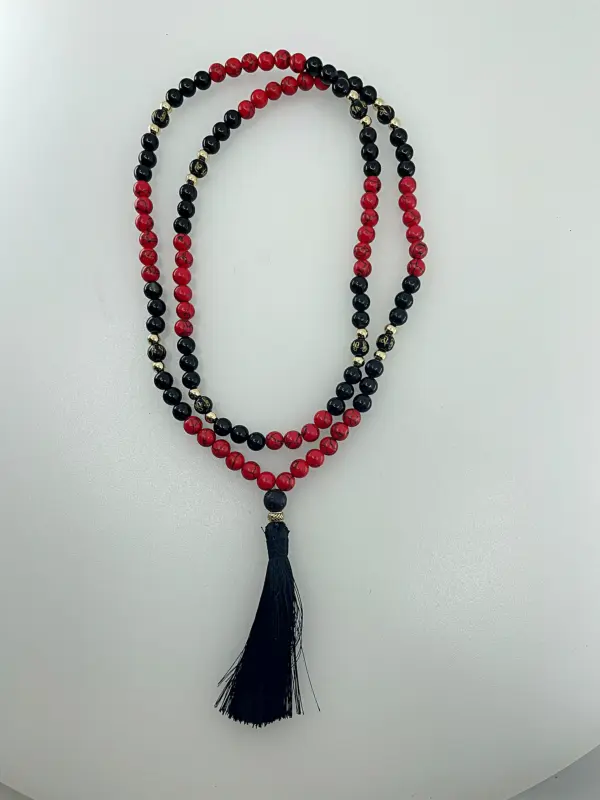 Um japamala é um cordão de contas utilizado na meditação