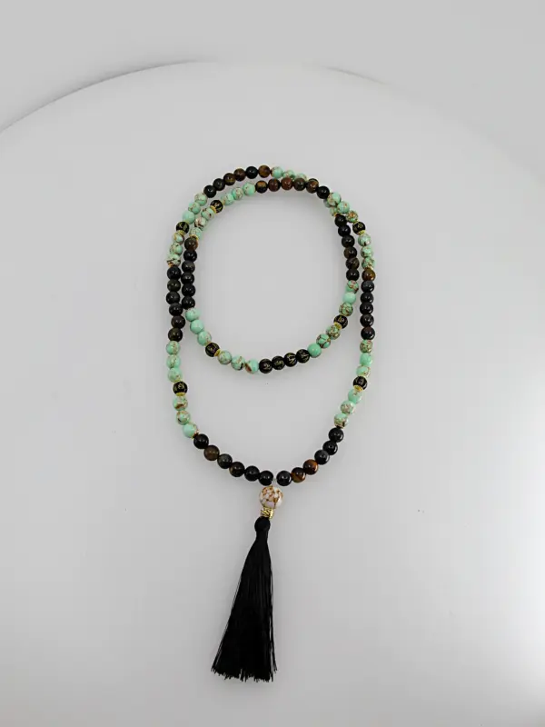 Um japamala é um cordão de contas utilizado na meditação