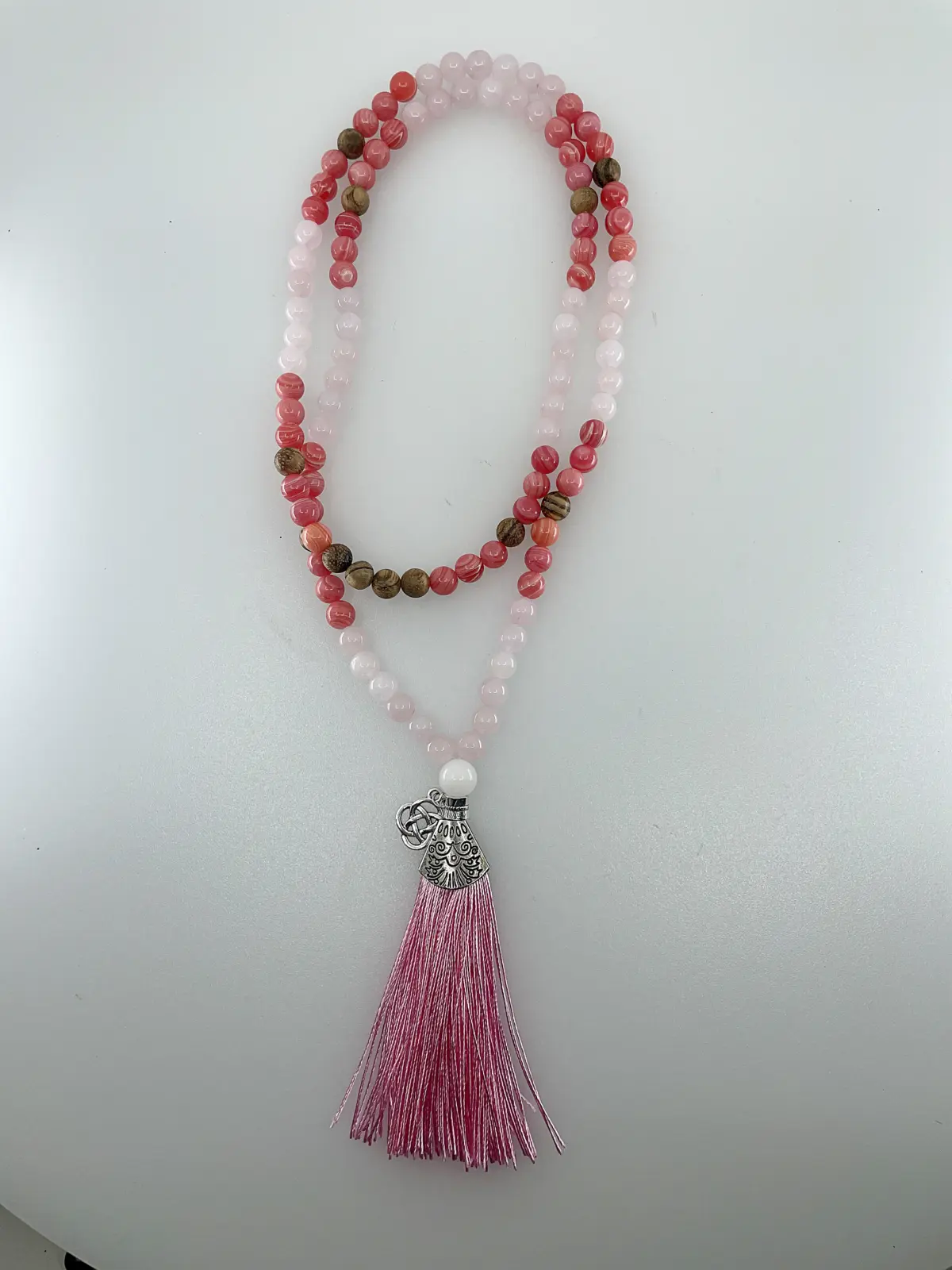 Um japamala é um cordão de contas utilizado na meditação