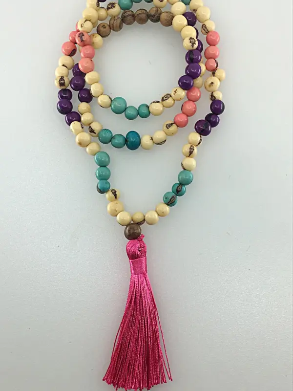 Um japamala é um cordão de contas utilizado no canto de mantras