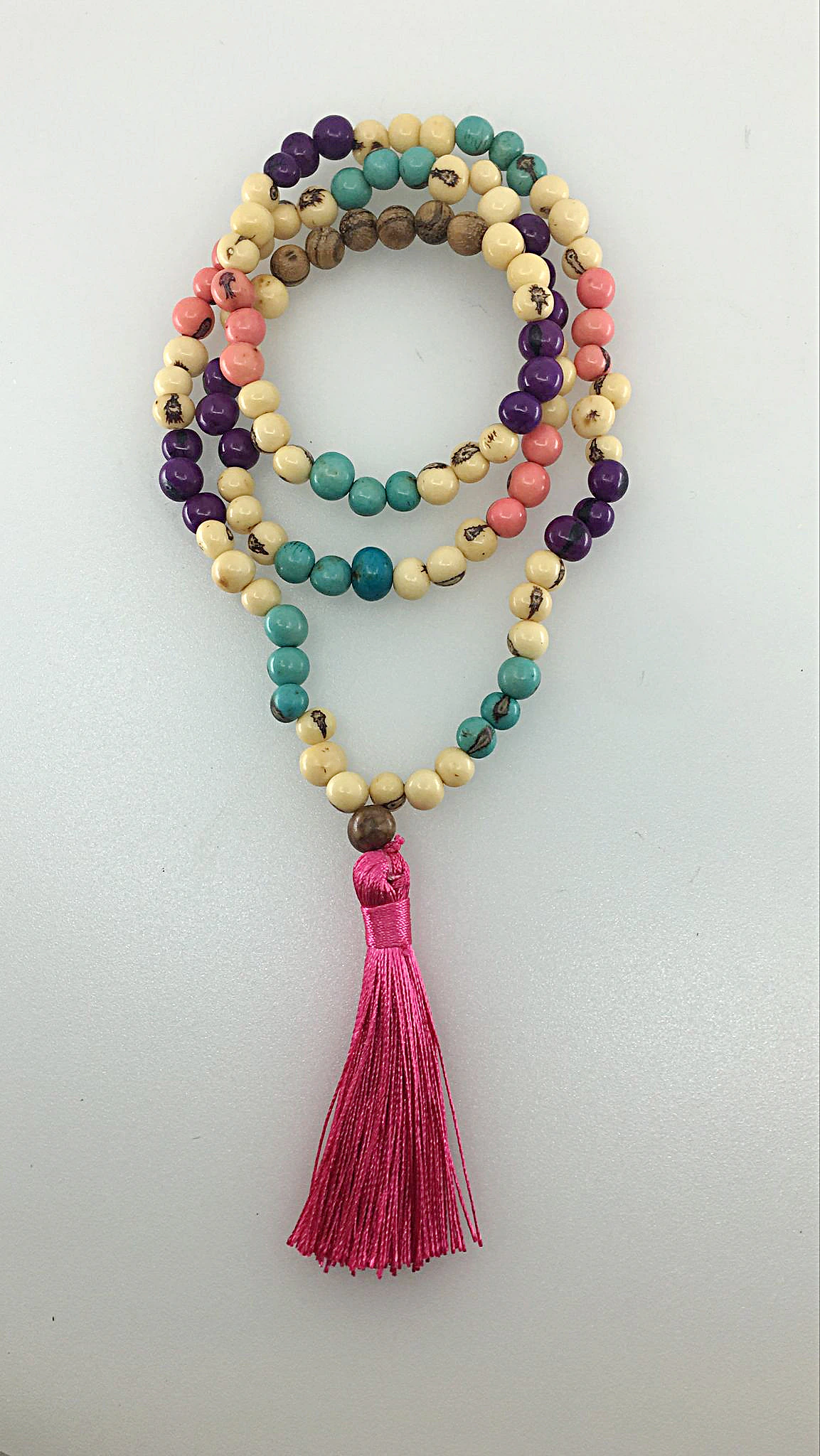 Um japamala é um cordão de contas utilizado no canto de mantras