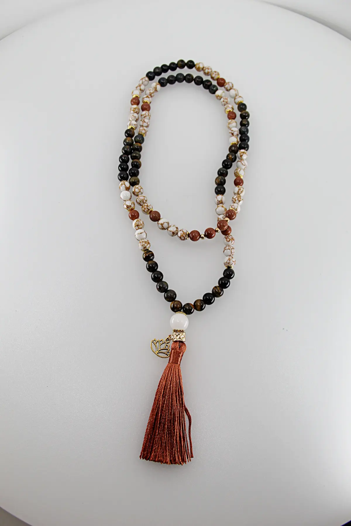 Um japamala é um cordão de contas utilizado na meditação