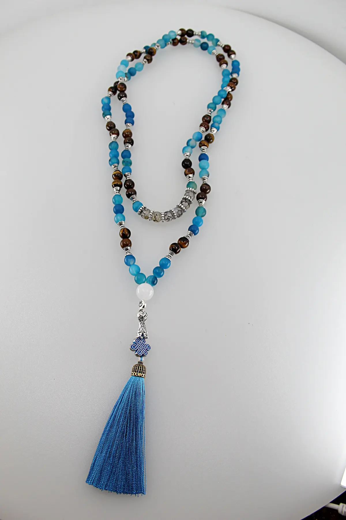 Um japamala é um cordão de contas utilizado na meditação