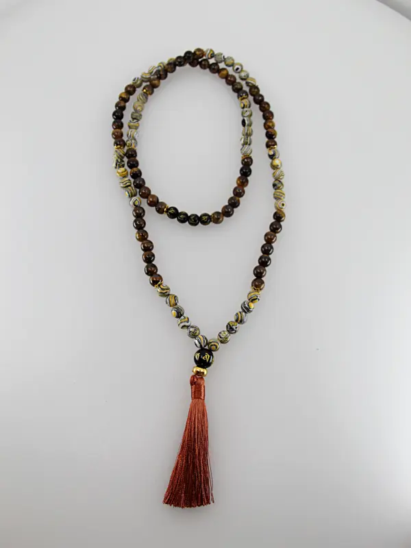 Um japamala é um cordão de contas utilizado na meditação