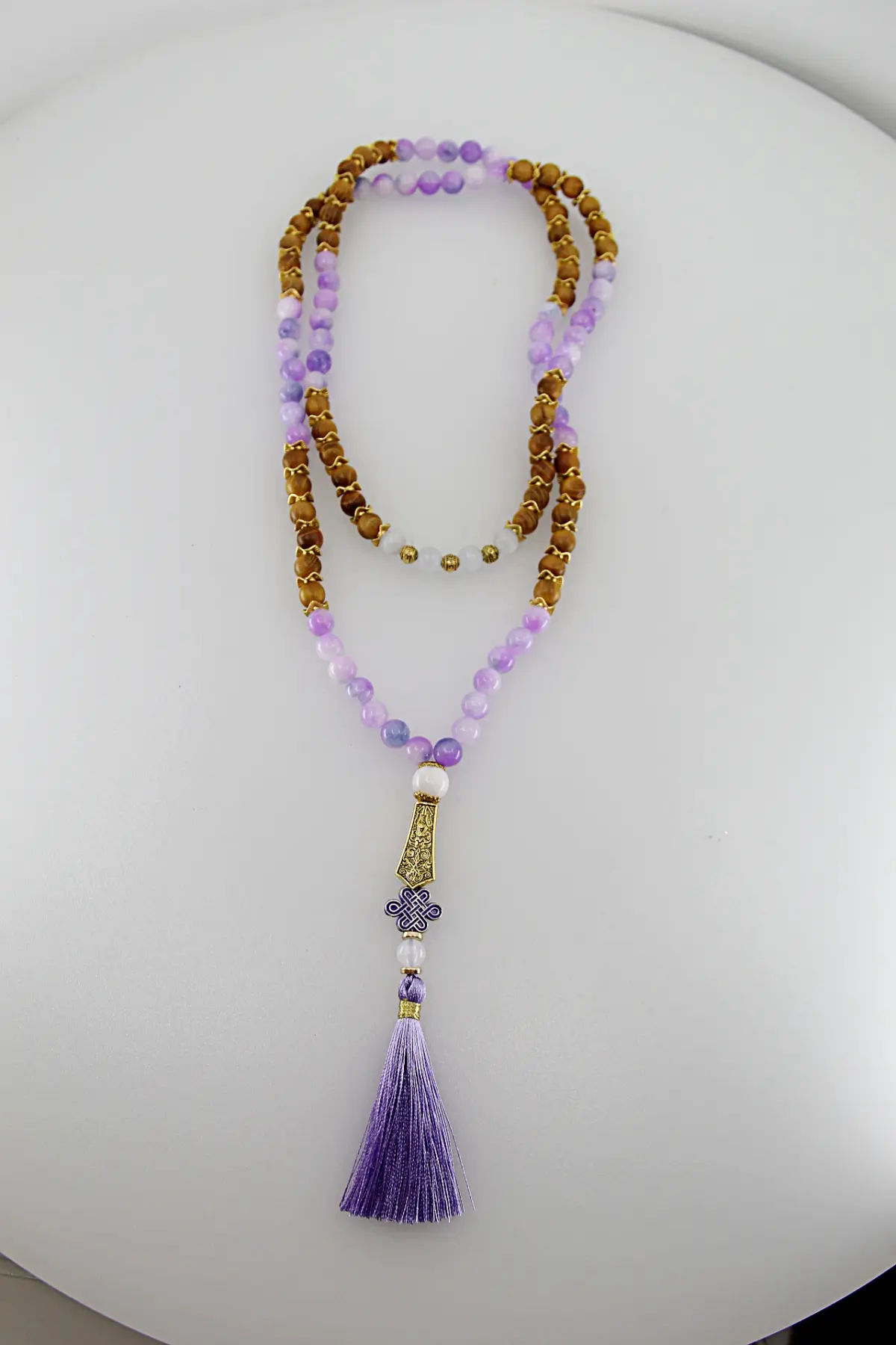 Um japamala é um cordão de contas utilizado na meditação