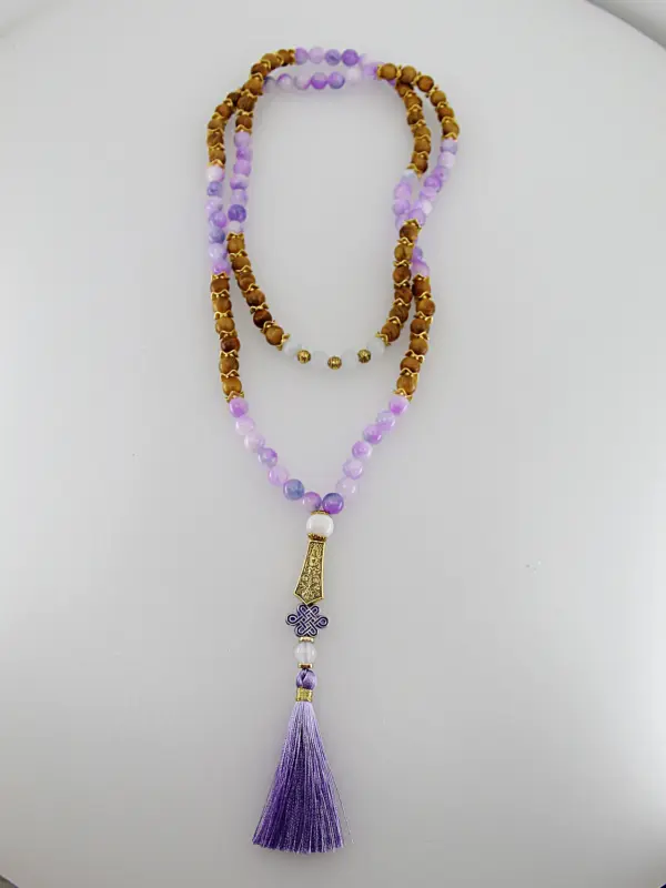 Um japamala é um cordão de contas utilizado na meditação