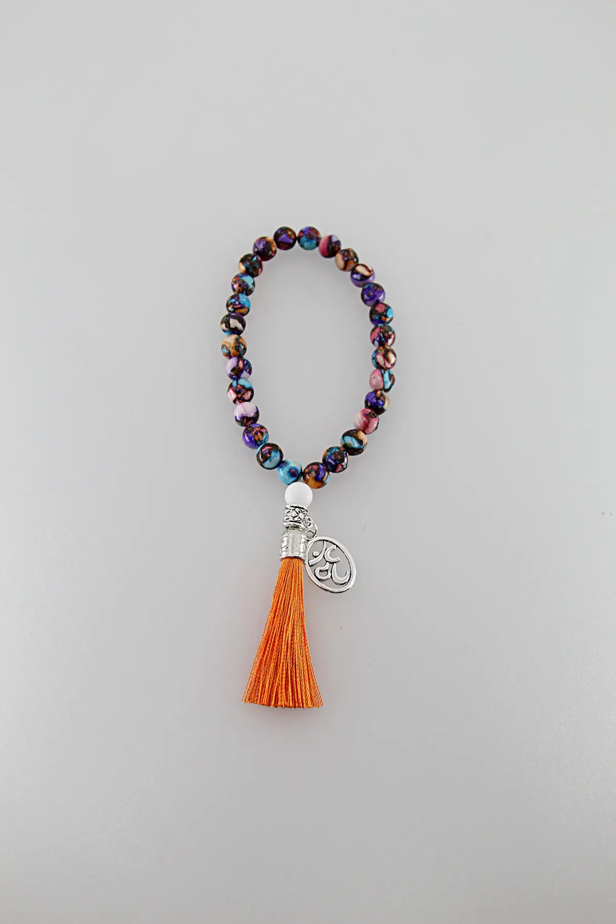Um japamala é um cordão de contas utilizado na meditação