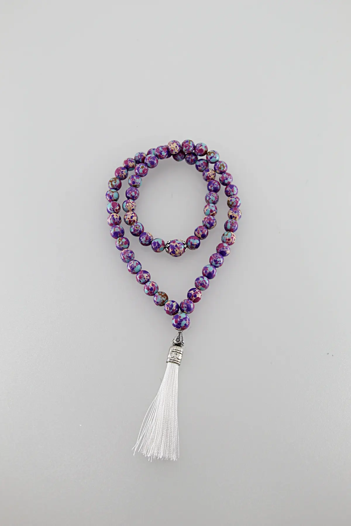 Um japamala é um cordão de contas utilizado na meditação