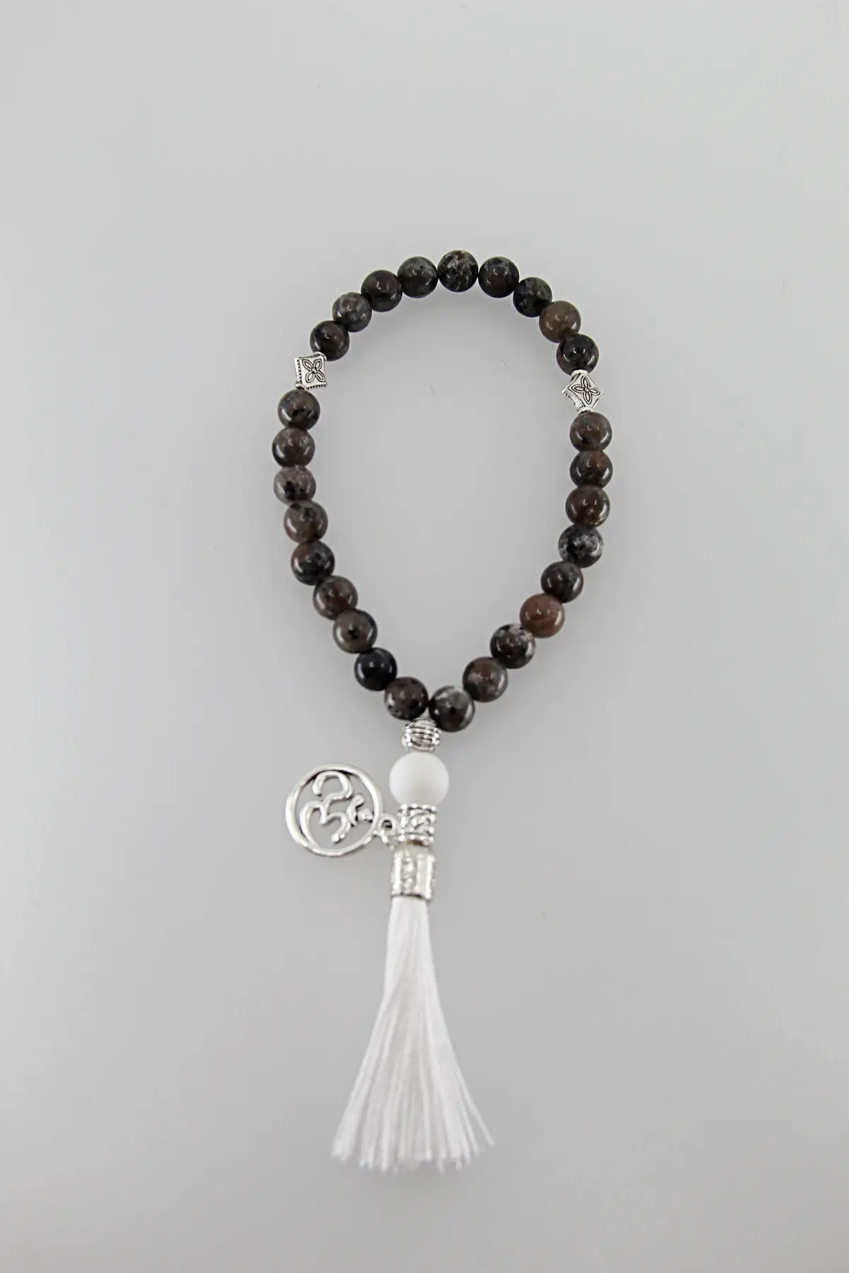 Um japamala é um cordão de contas utilizado na meditação