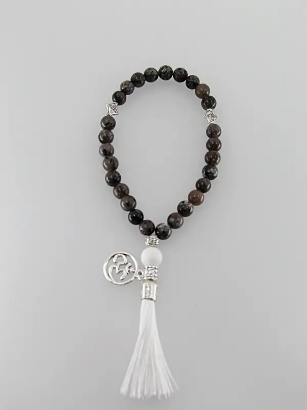 Um japamala é um cordão de contas utilizado na meditação