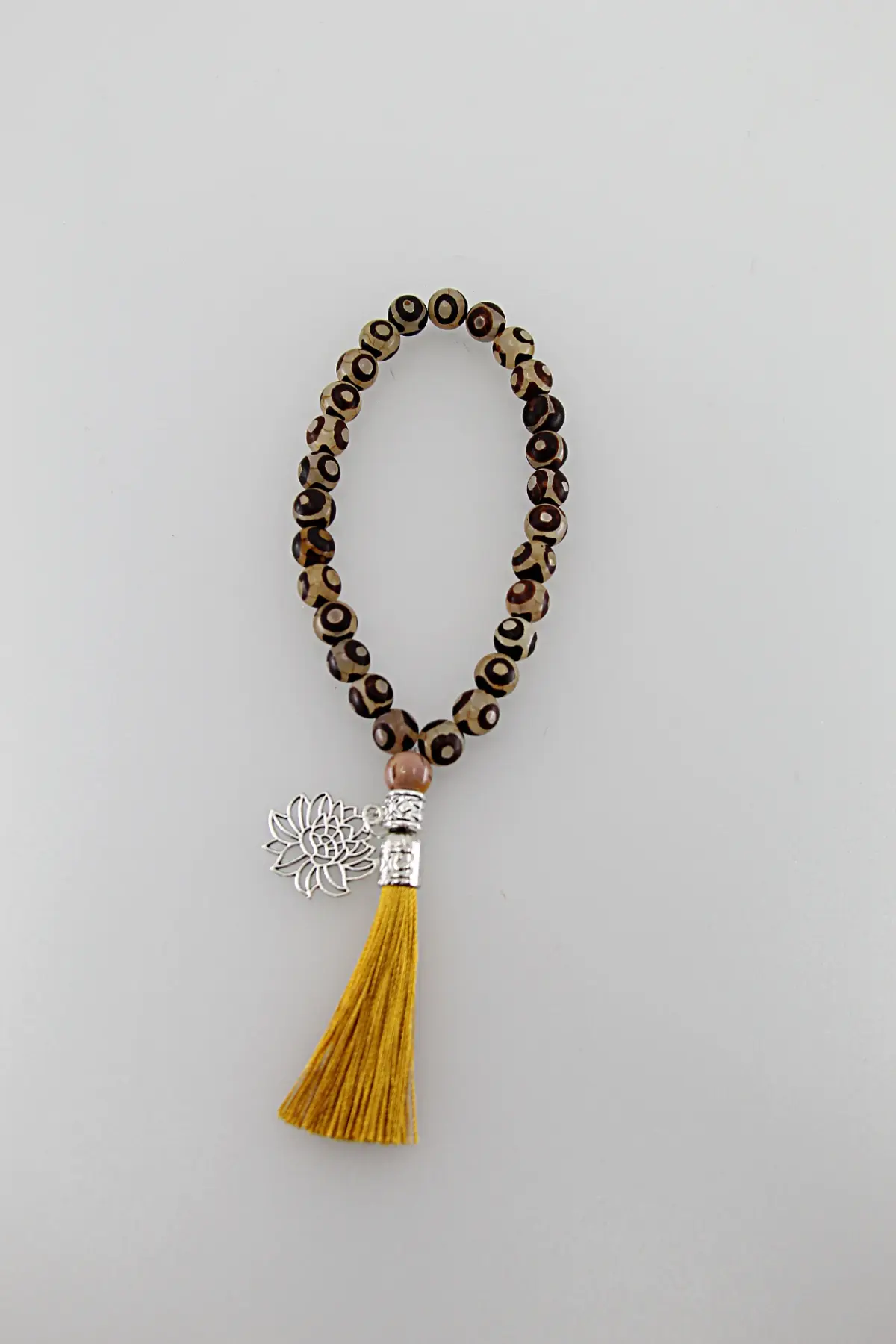 Um japamala é um cordão de contas utilizado na meditação