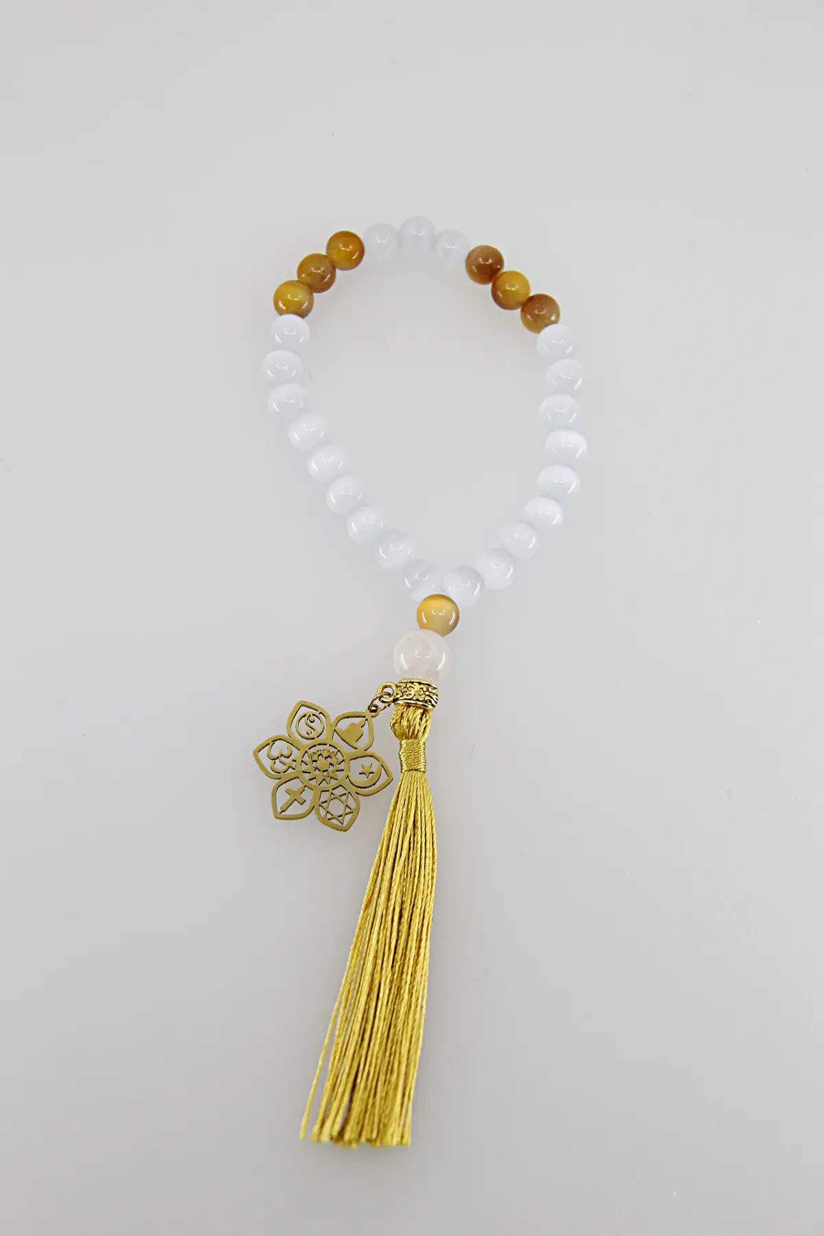 Um japamala é um cordão de contas utilizado na meditação