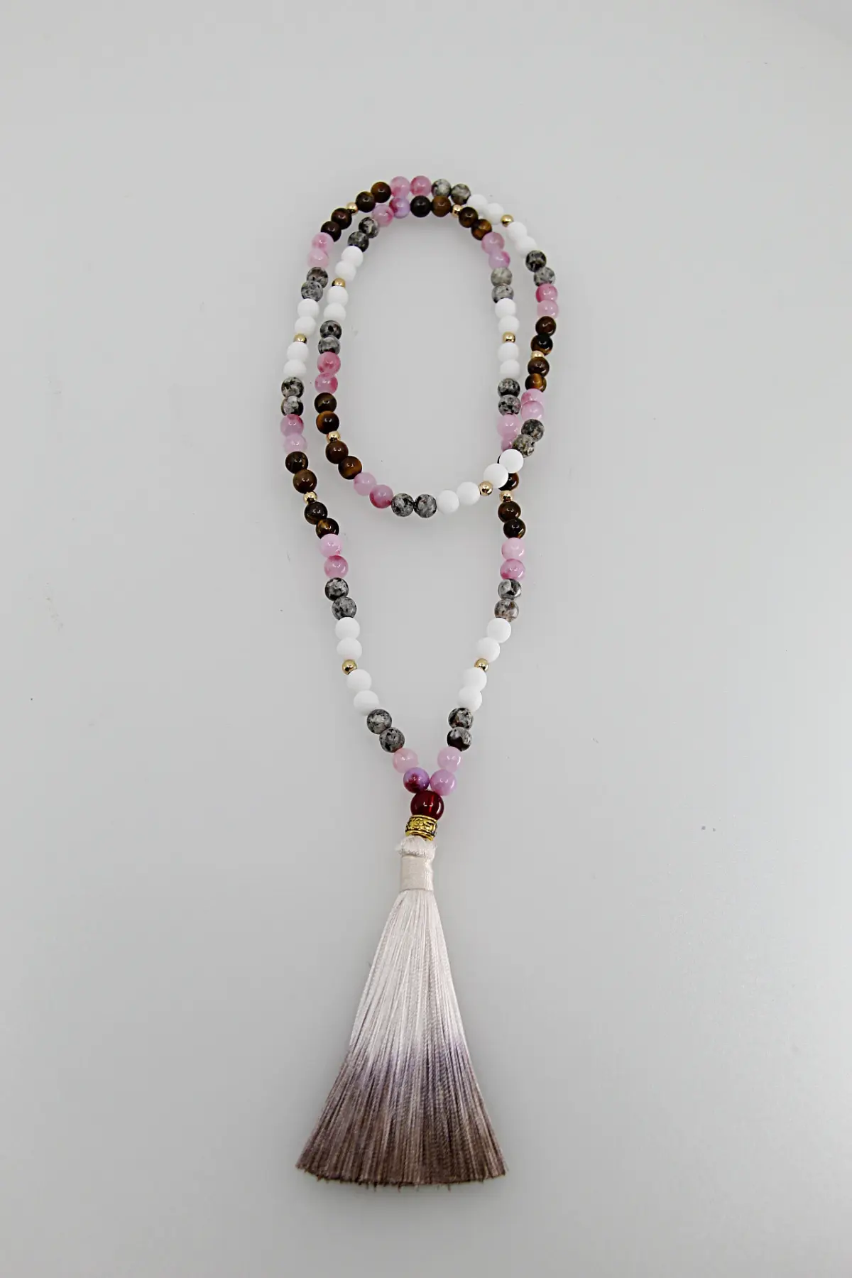 Um japamala é um cordão de contas utilizado na meditação