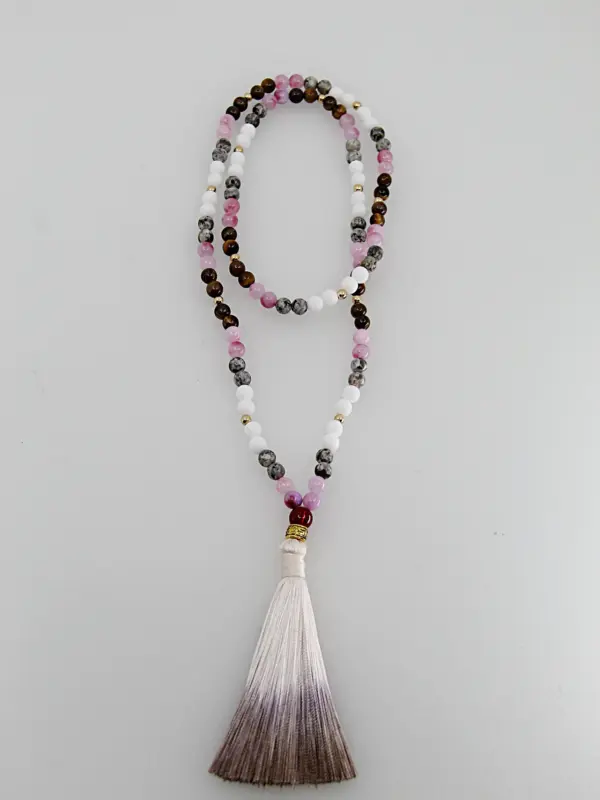 Um japamala é um cordão de contas utilizado na meditação