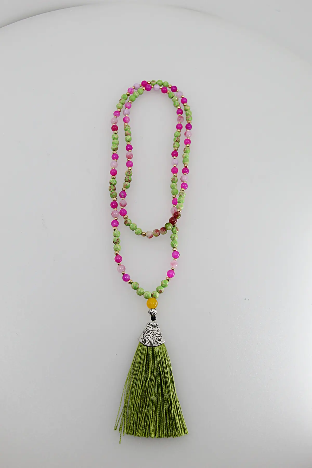 Um japamala é um cordão de contas utilizado na meditação